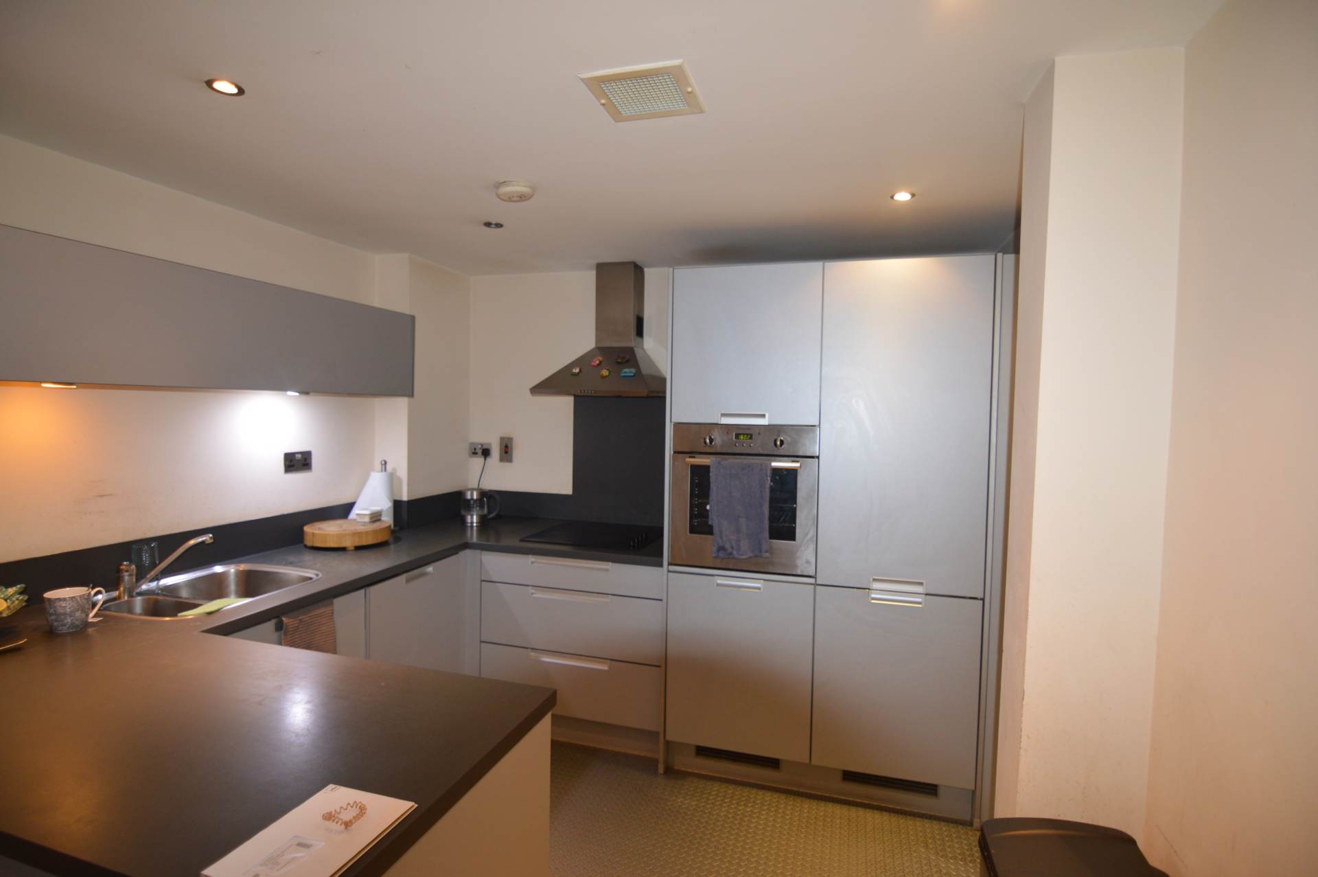 Flat Hermit Road in Greater London