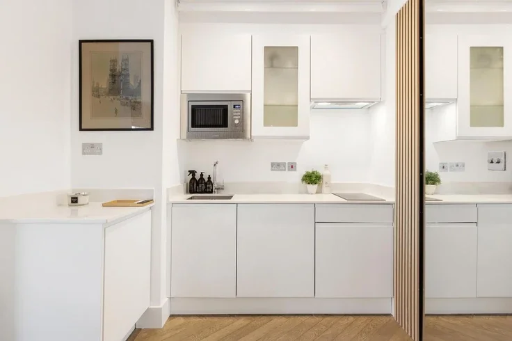 Flat Sloane Avenue in Greater London