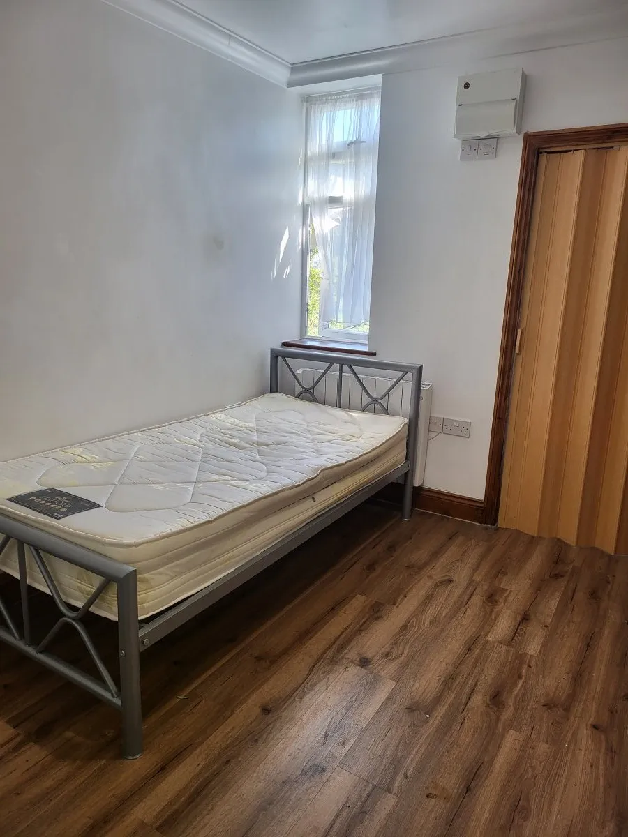Flat Endsleigh Road in Greater London
