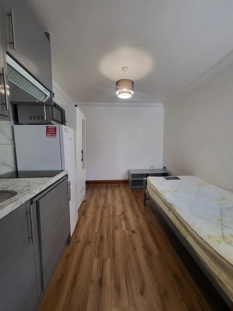 Flat Endsleigh Road in Greater London