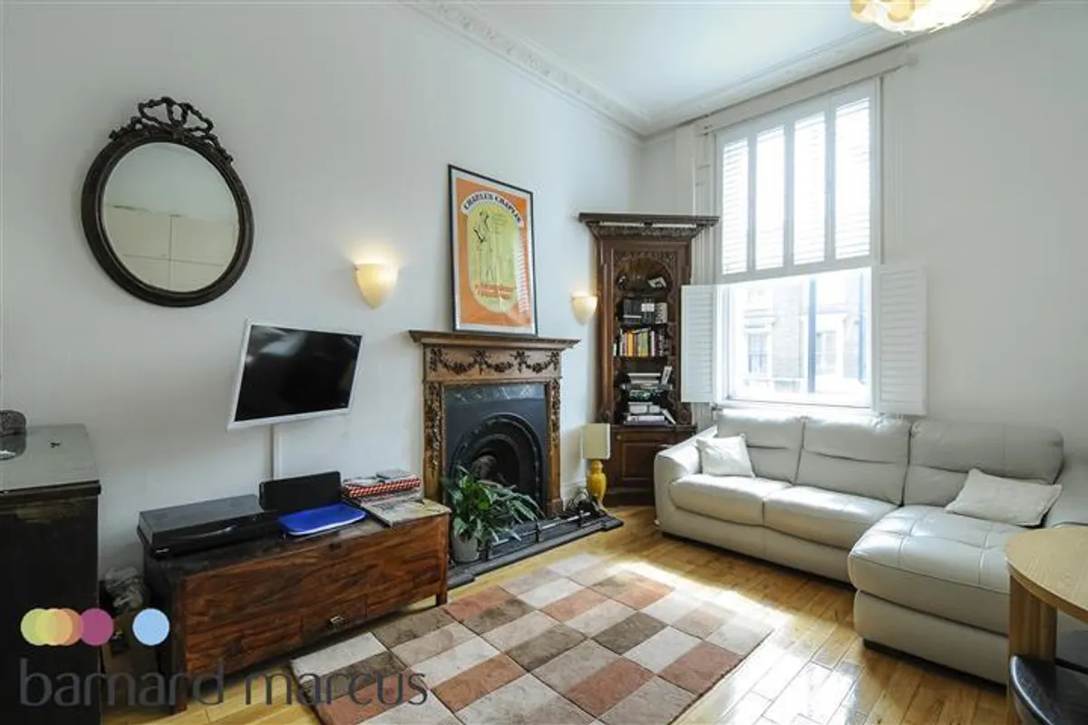 Flat Finborough Road in Greater London