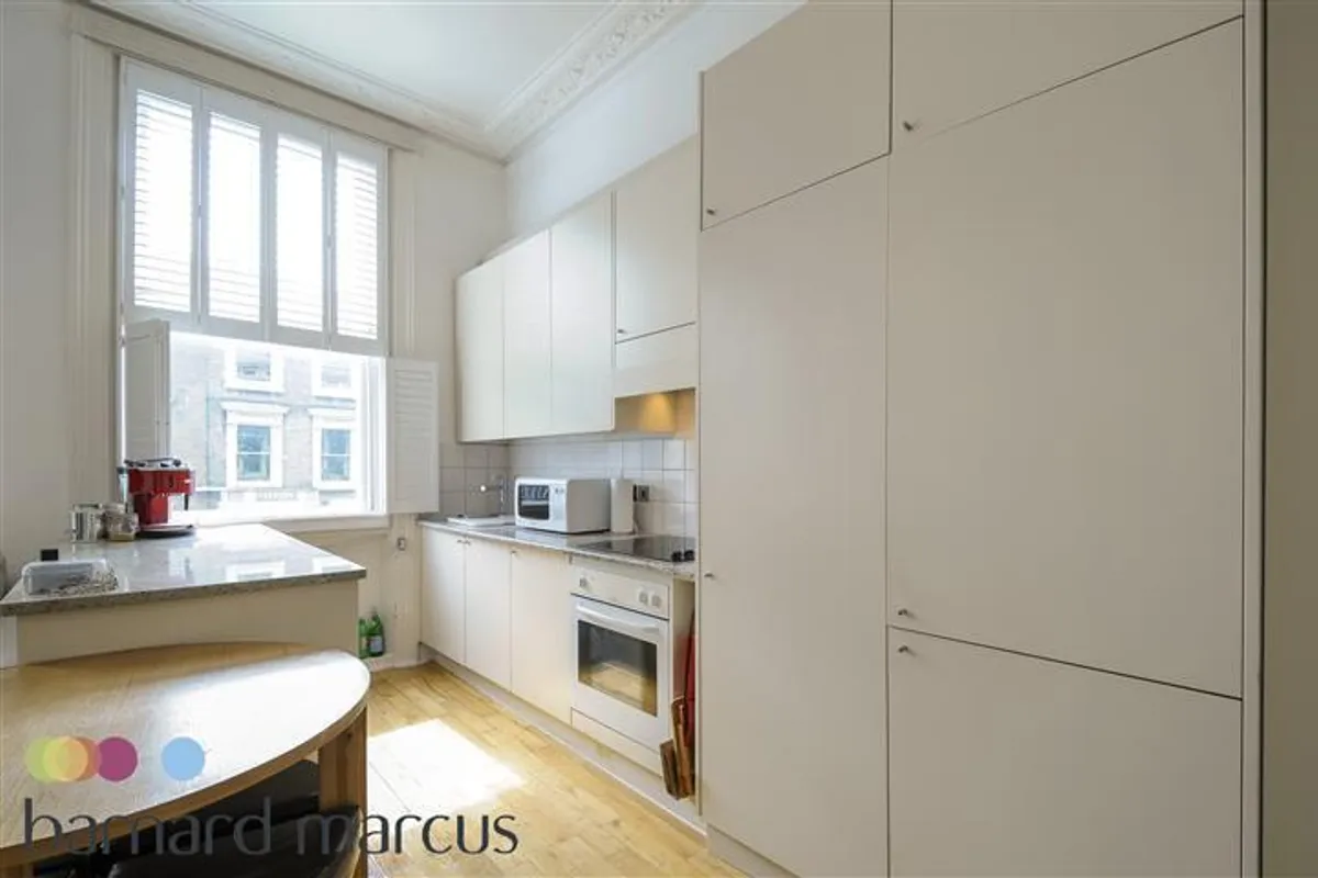 Flat Finborough Road in Greater London
