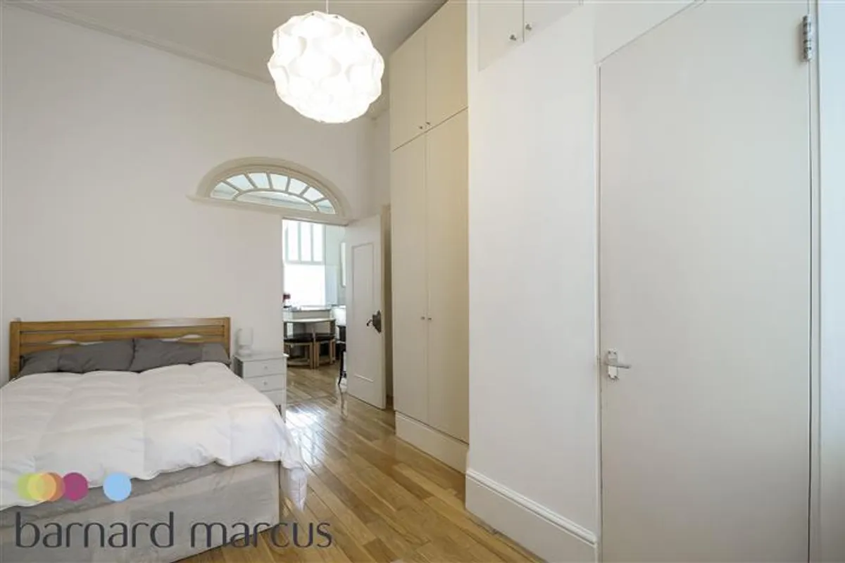 Flat Finborough Road in Greater London