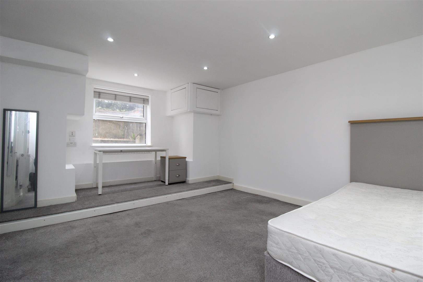 Room Kirkstall Avenue in Leeds