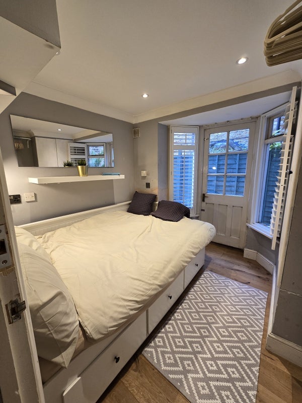 Room China Hall Mews in Greater London