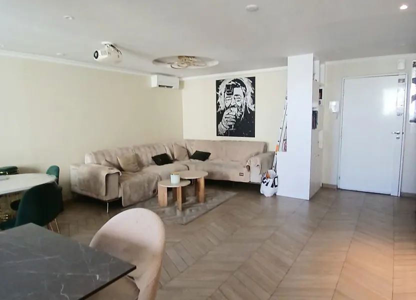 Flat Avenue Faidherbe in Les Lilas