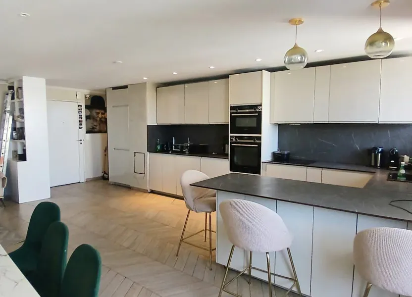 Flat Avenue Faidherbe in Les Lilas