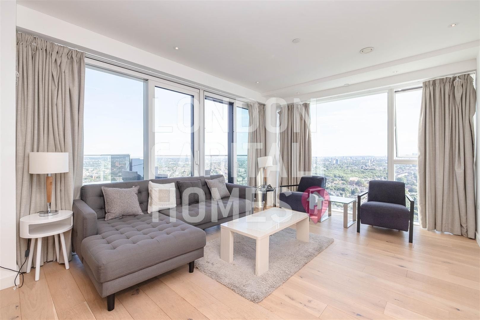 House Devan Grove in Greater London