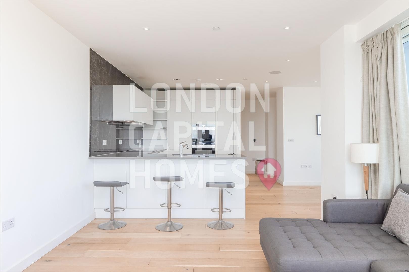House Devan Grove in Greater London