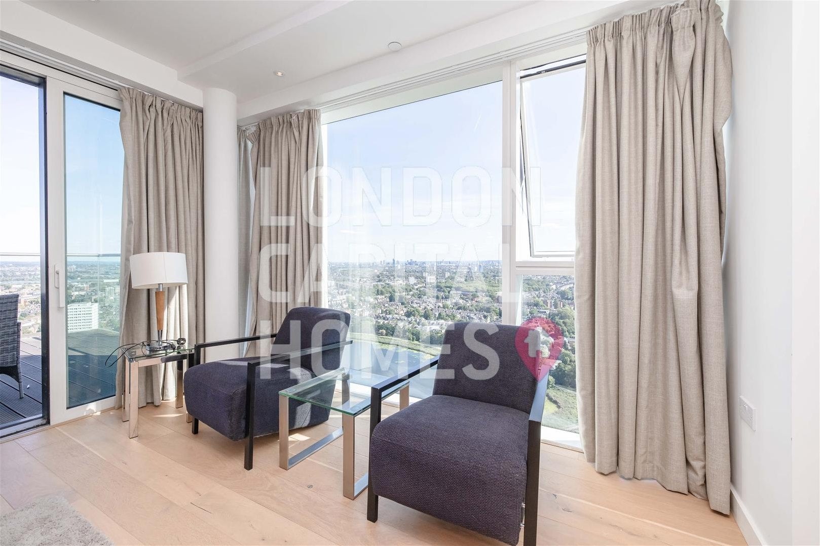 House Devan Grove in Greater London