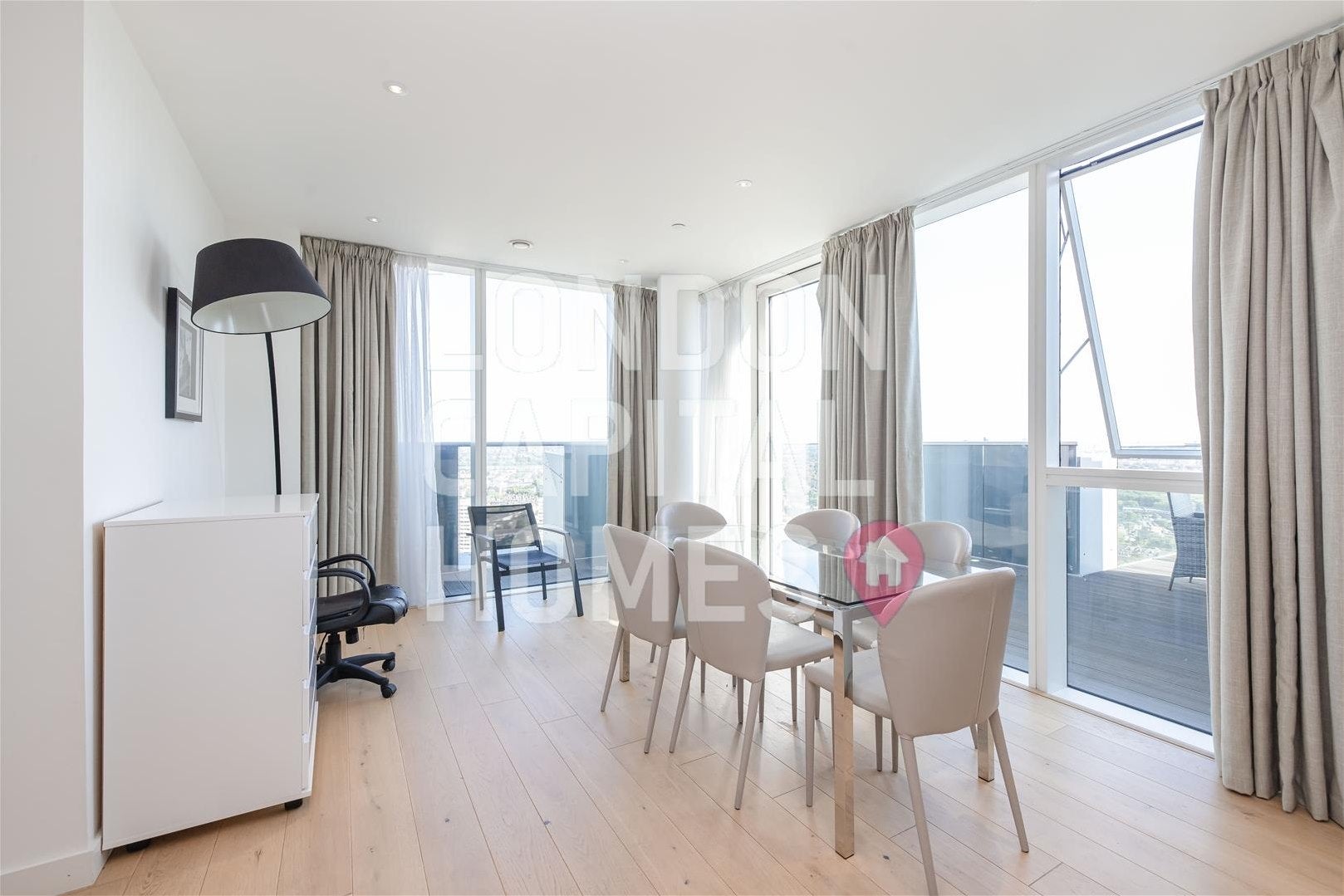 House Devan Grove in Greater London