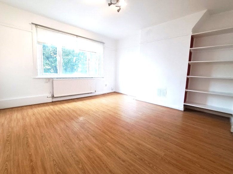Flat Cedar Grove in Greater London