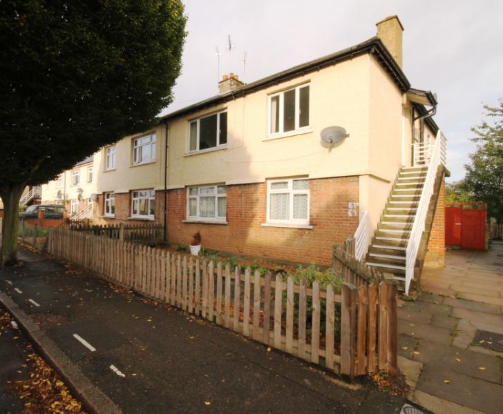 Flat Cedar Grove in Greater London