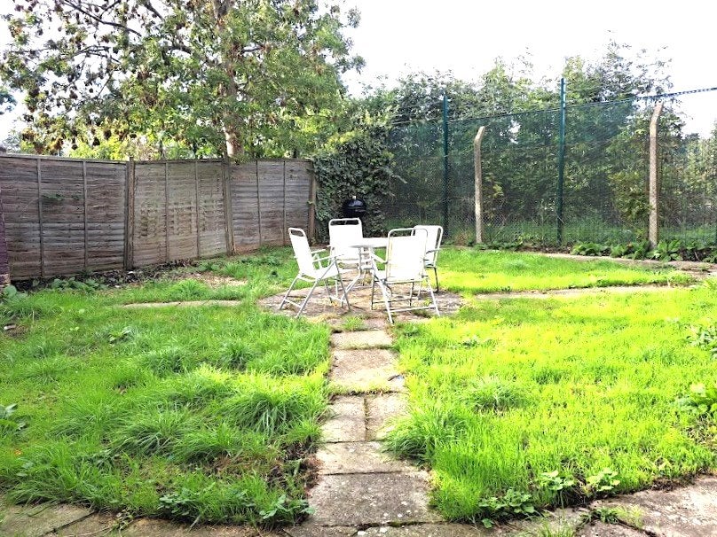 Flat Cedar Grove in Greater London