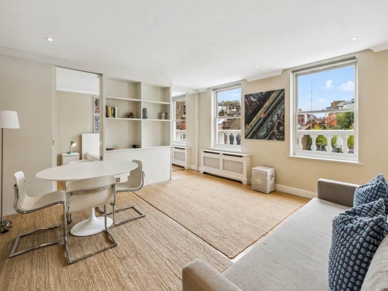 Flat Courtfield Gardens in Greater London