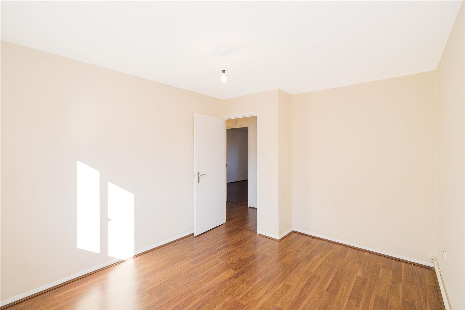 Flat Streamside Close in Greater London