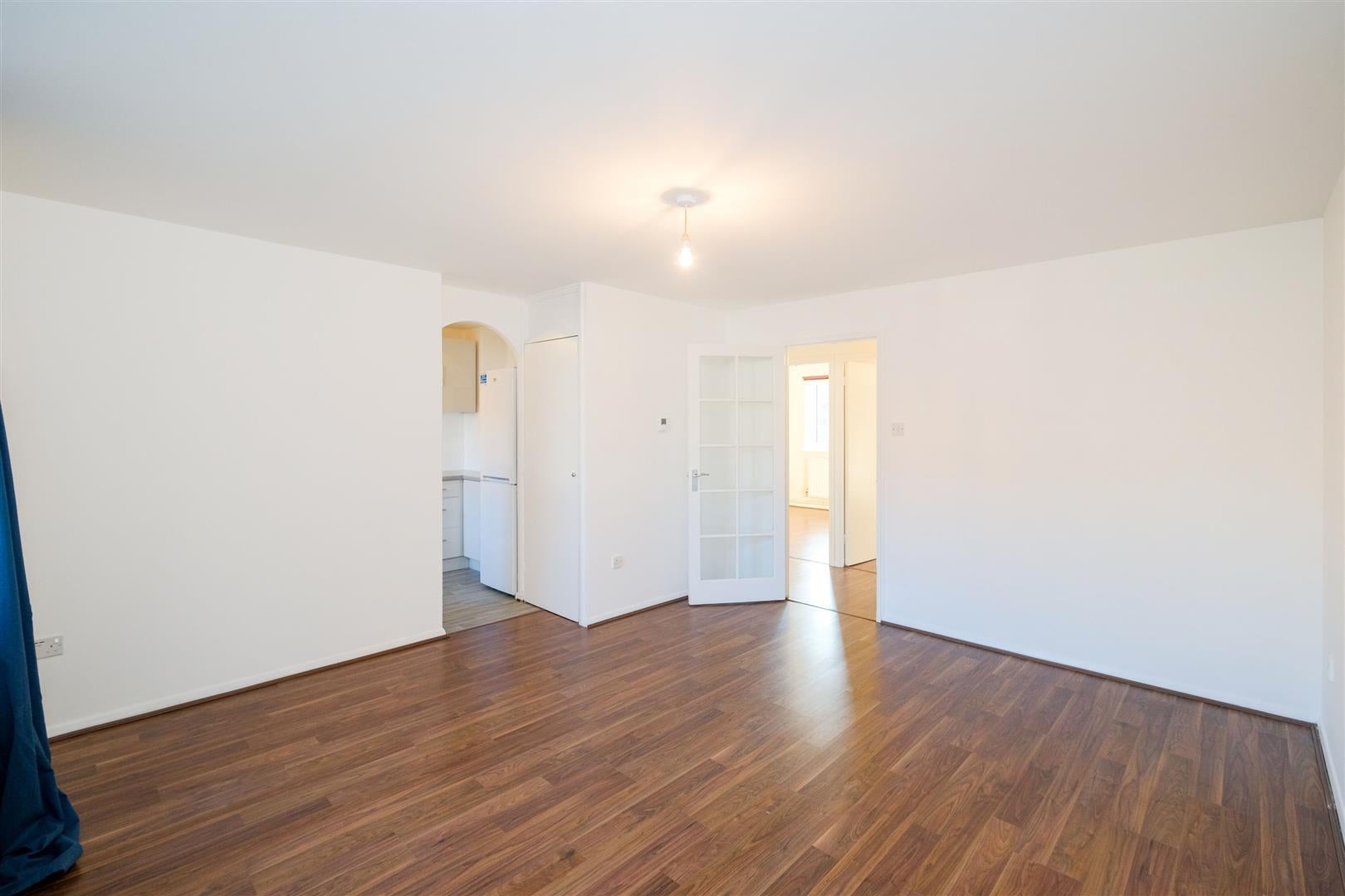 Flat Streamside Close in Greater London