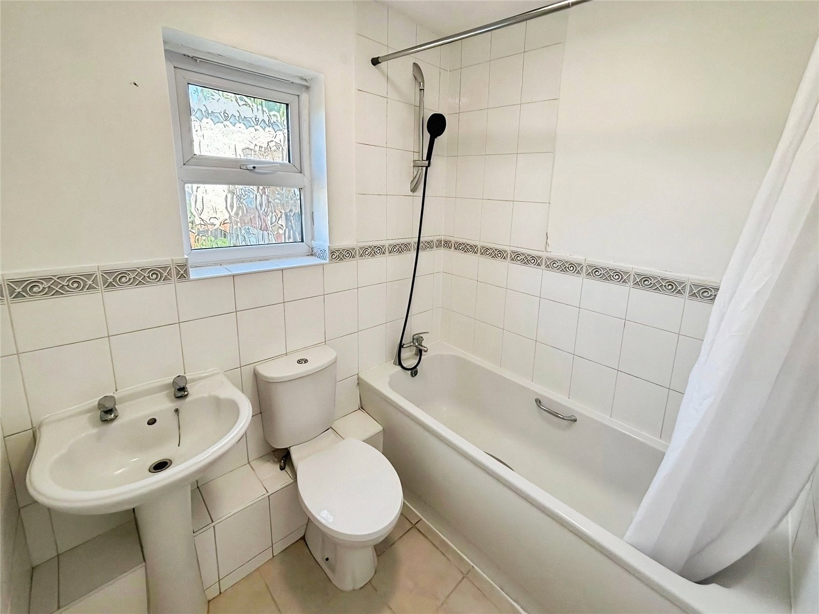 Flat Sandgate Court in Woking