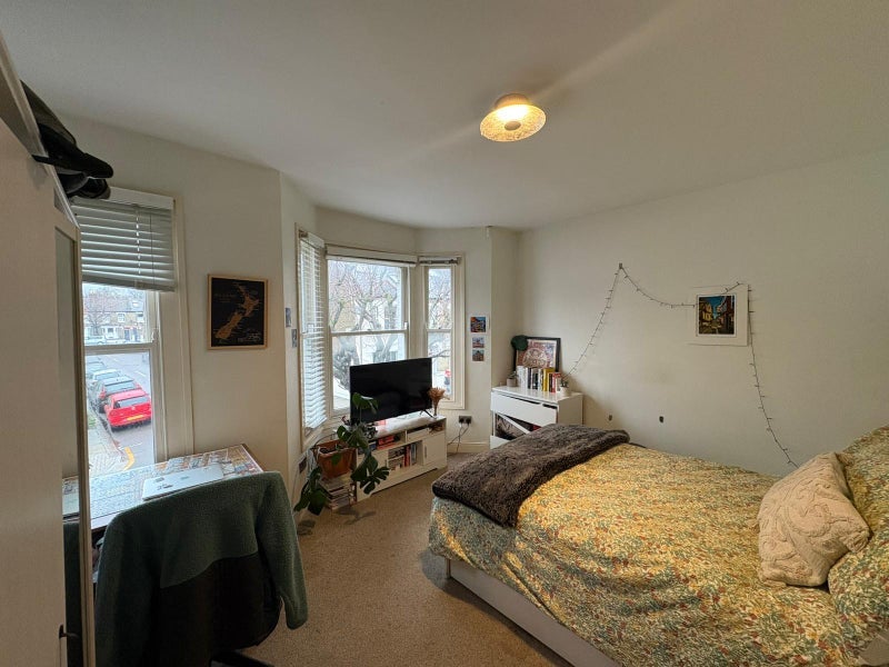 Room Kerrison Road in Greater London