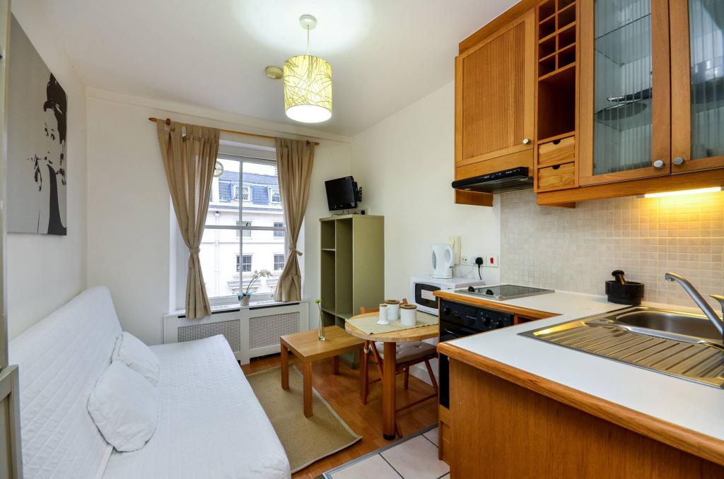 Flat Gloucester Street in City of Westminster