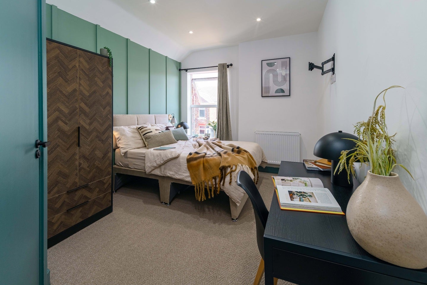 Room Reynolds Street in Warrington