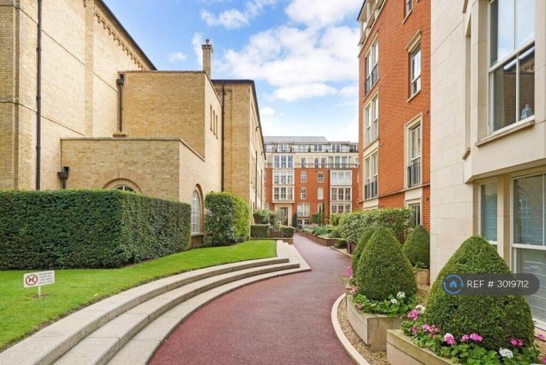 Flat Fulham Road in Greater London