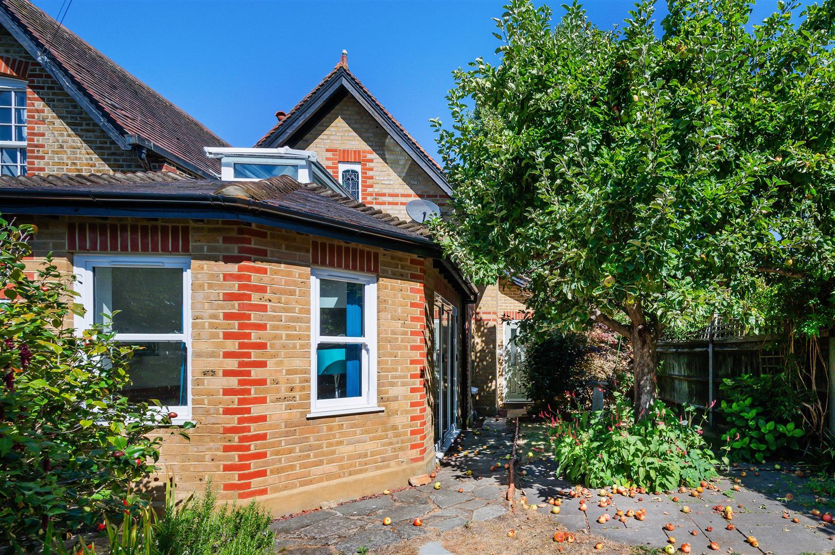 House Langley Road in Greater London