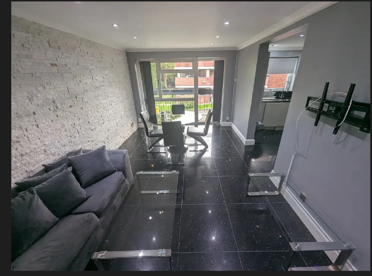 Flat Grange Gardens in Greater London