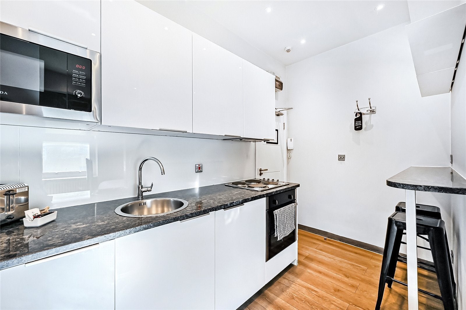 Flat Penywern Road in Greater London