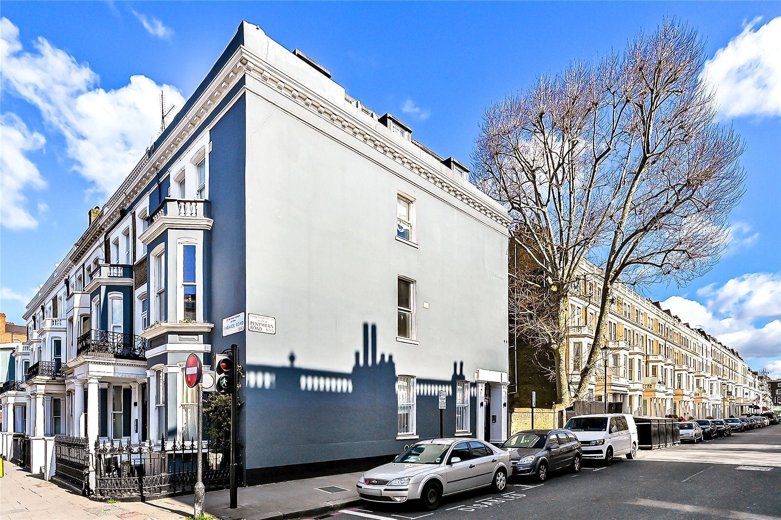 Flat Penywern Road in Greater London