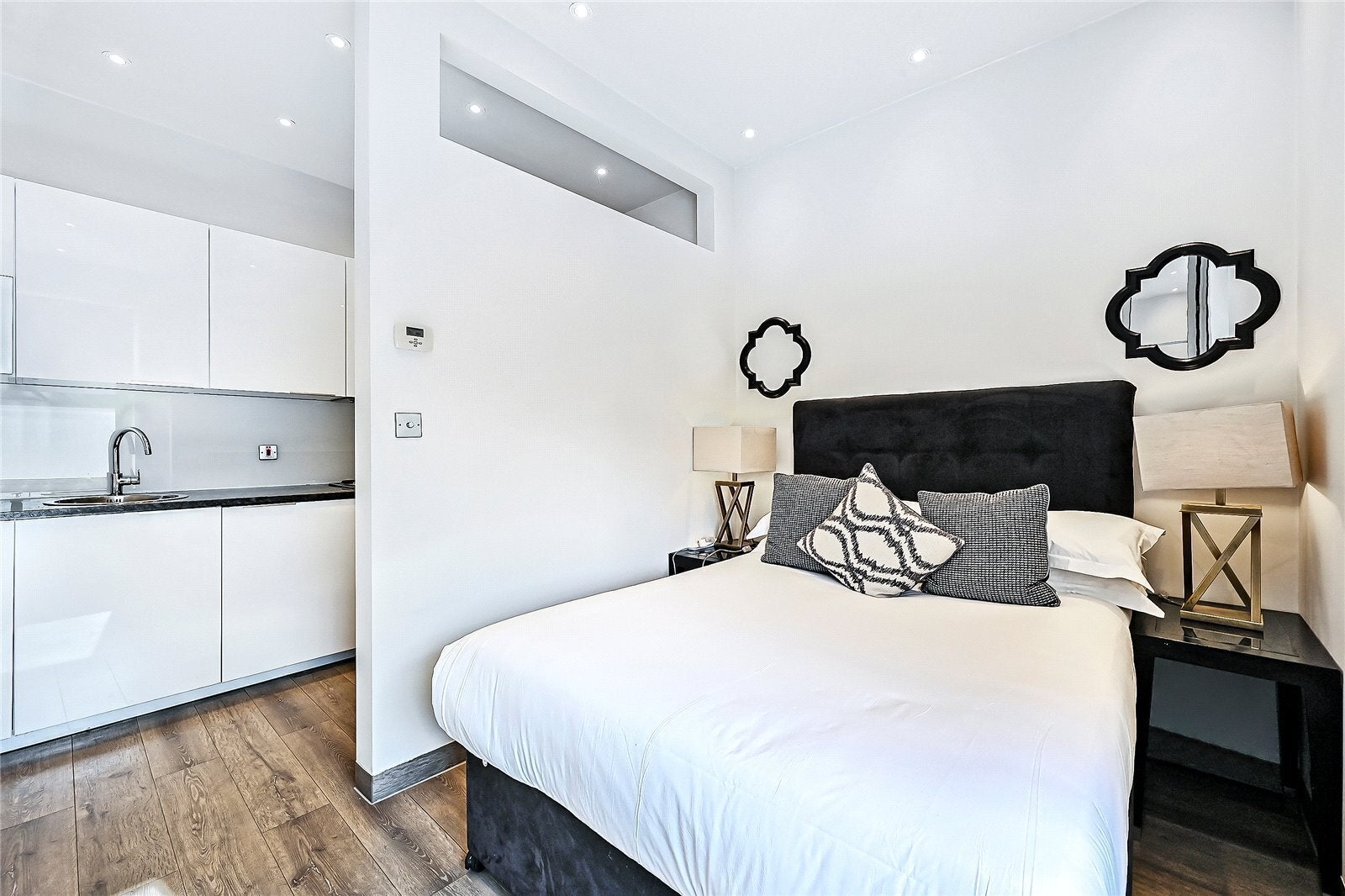 Flat Penywern Road in Greater London