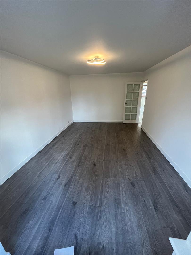 Flat Rundell Crescent in Greater London