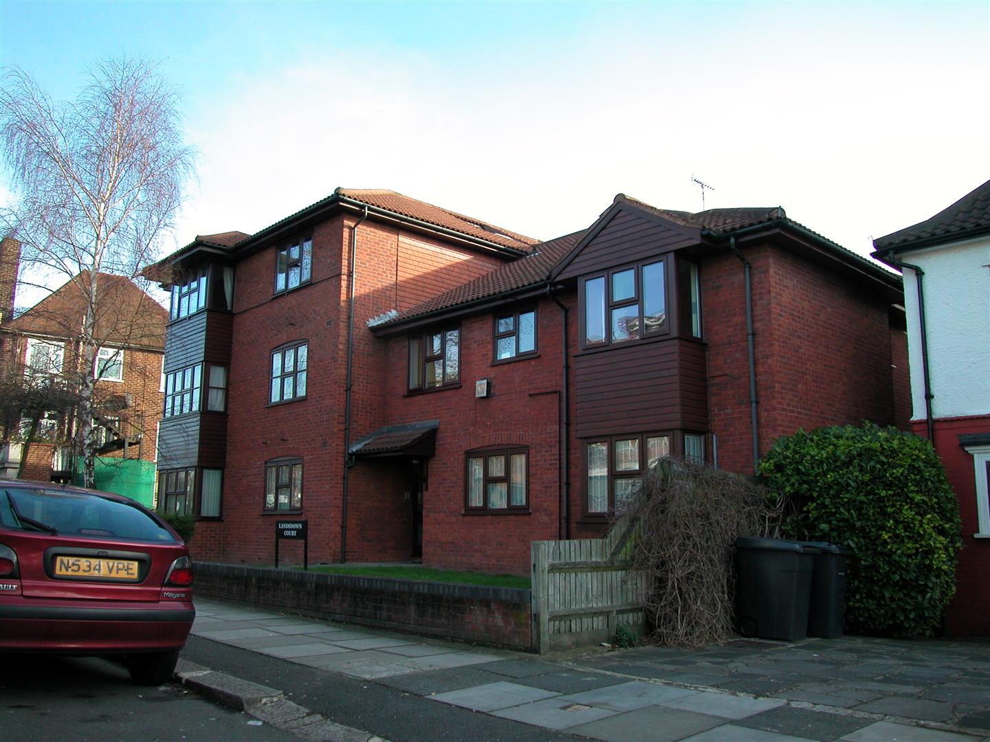 Flat Rundell Crescent in Greater London