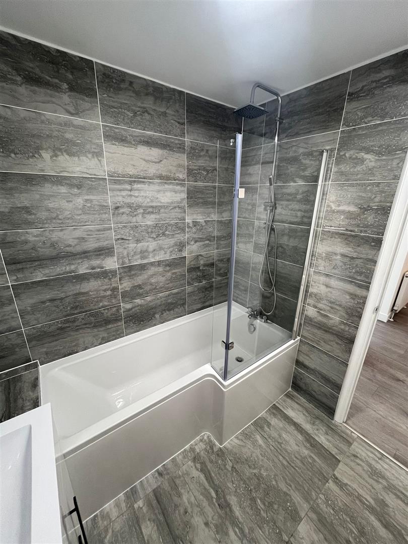 Flat Rundell Crescent in Greater London