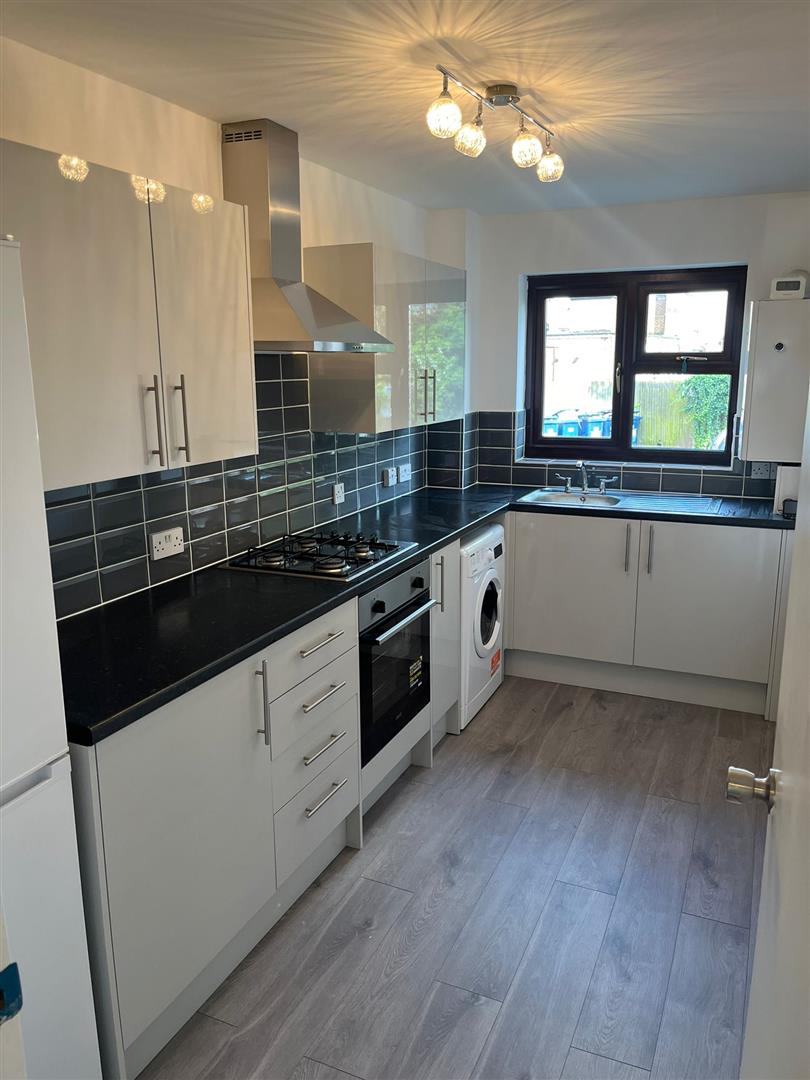 Flat Rundell Crescent in Greater London