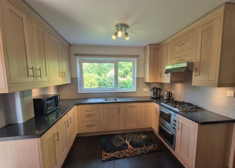 Room Robertson Way in Livingston