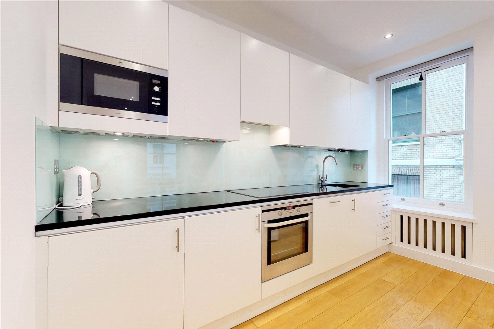 Flat Bury Place in Greater London