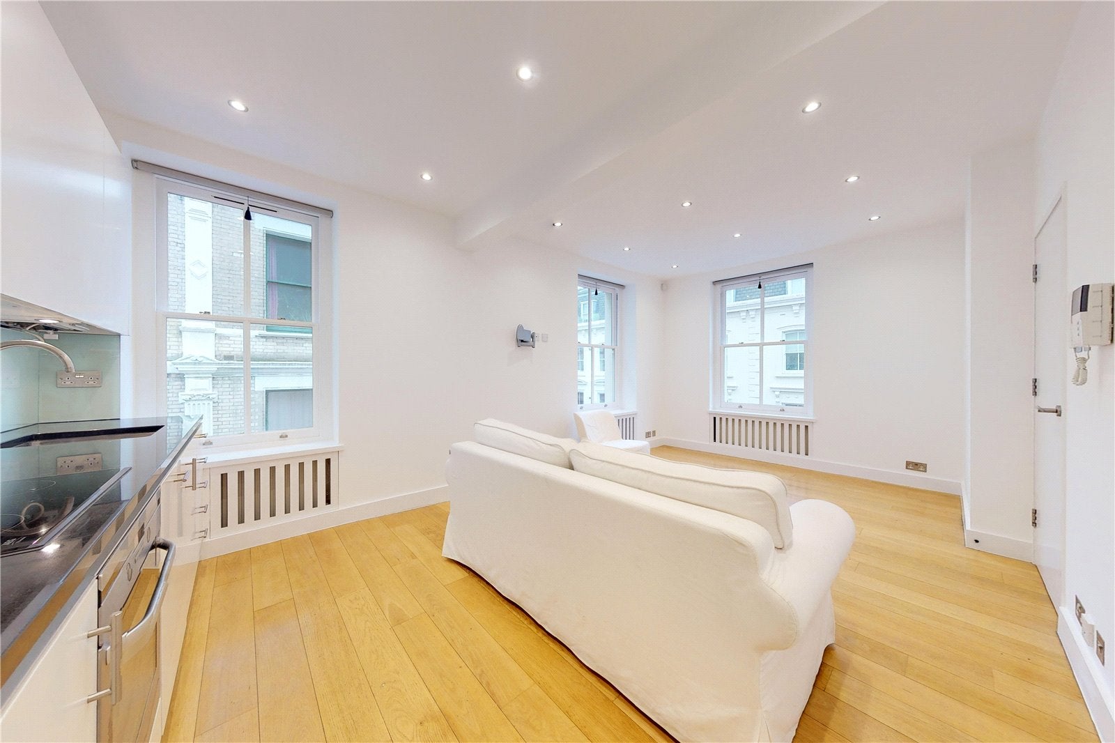 Flat Bury Place in Greater London