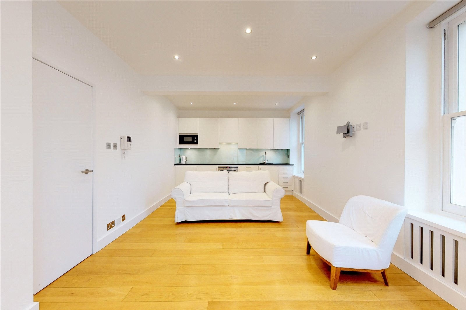 Flat Bury Place in Greater London