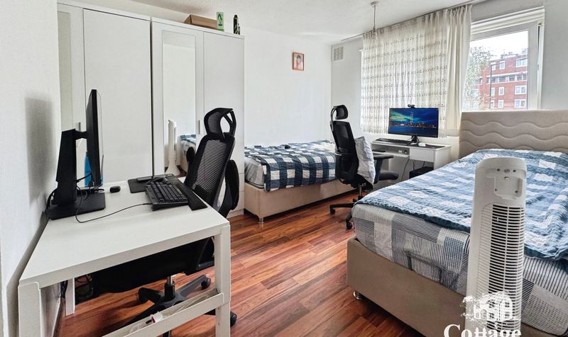 Flat Tiverton Road in Greater London