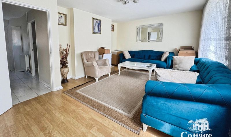 Flat Tiverton Road in Greater London