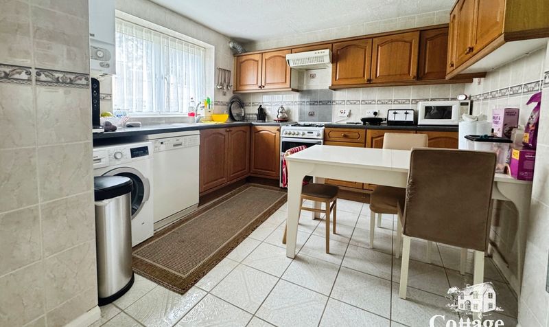 Flat Tiverton Road in Greater London