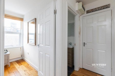 Flat Salusbury Road in Greater London