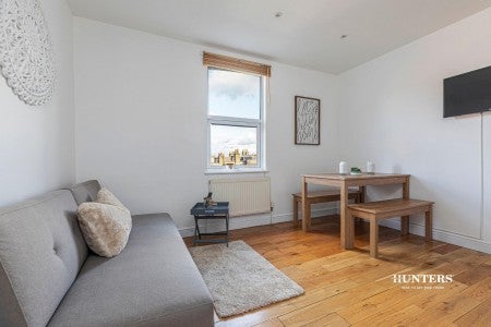 Flat Salusbury Road in Greater London