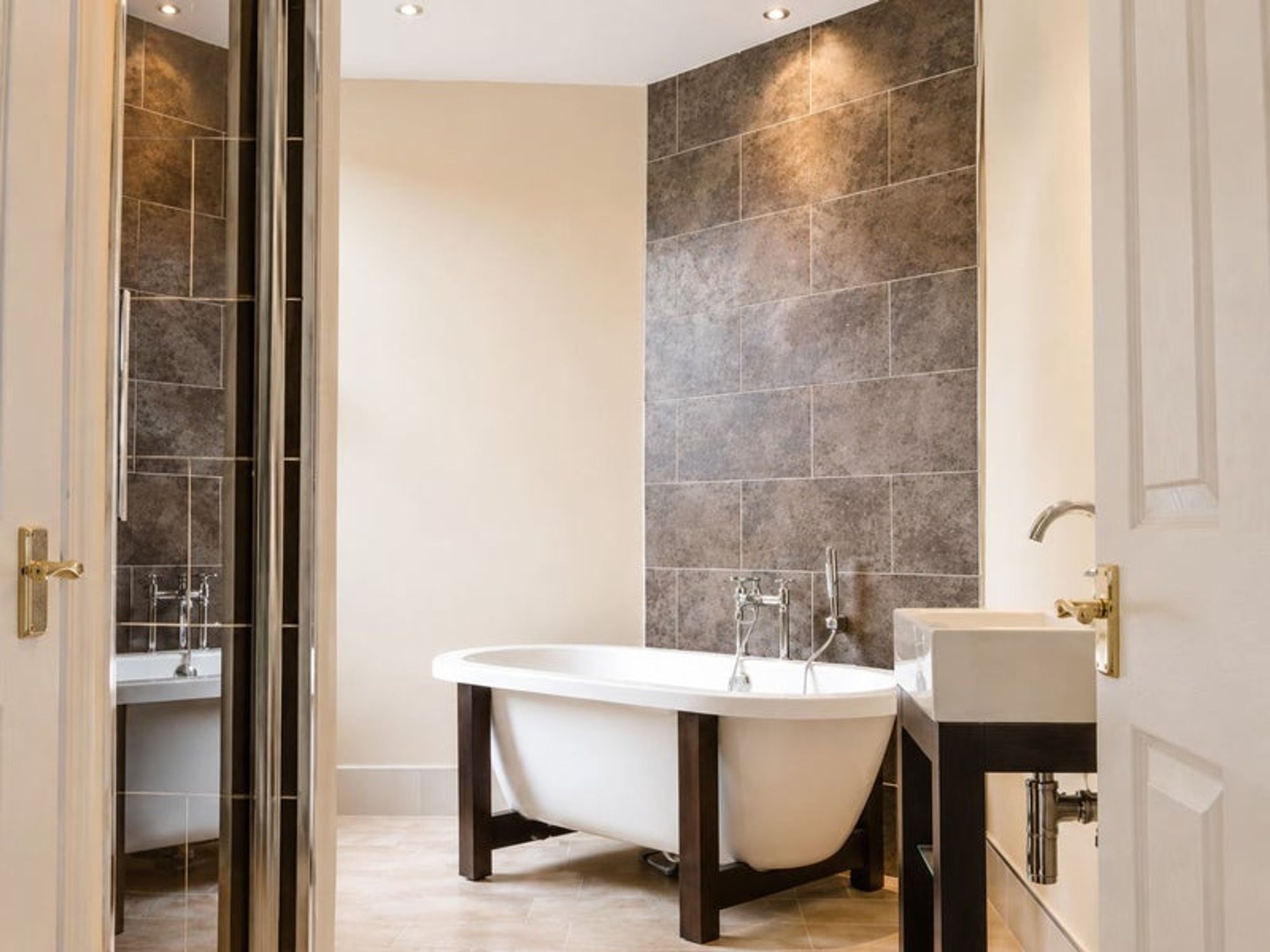 Room Mount Pleasant Road in Greater London
