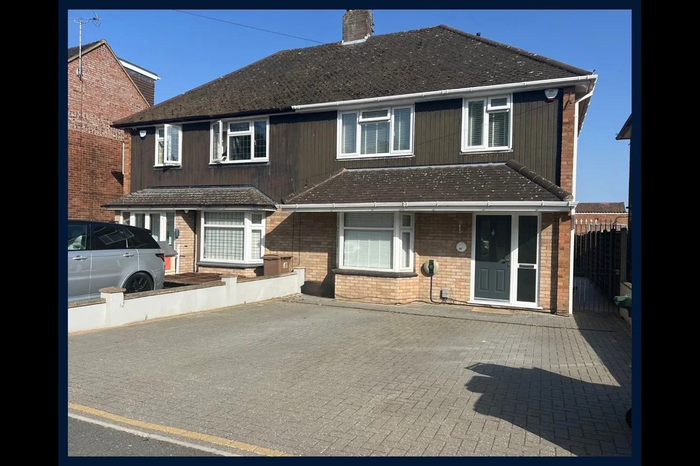 House Pegsdon Close in Luton