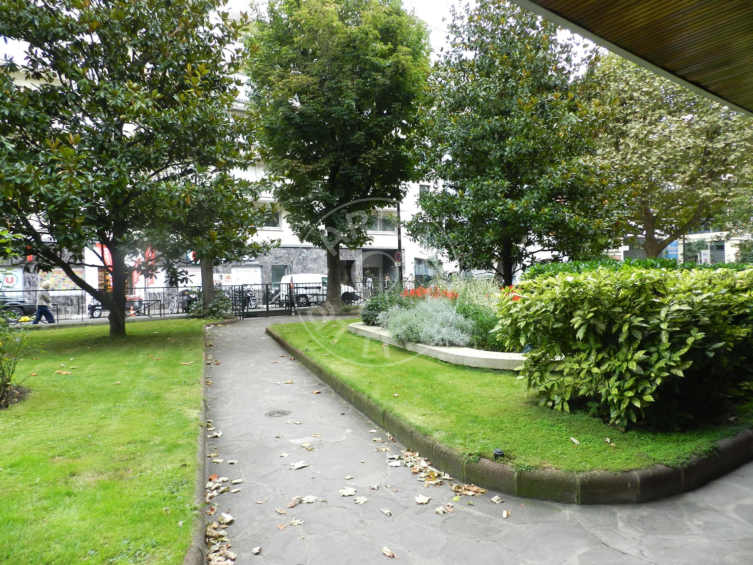 Flat Rue Anatole France in Levallois-Perret