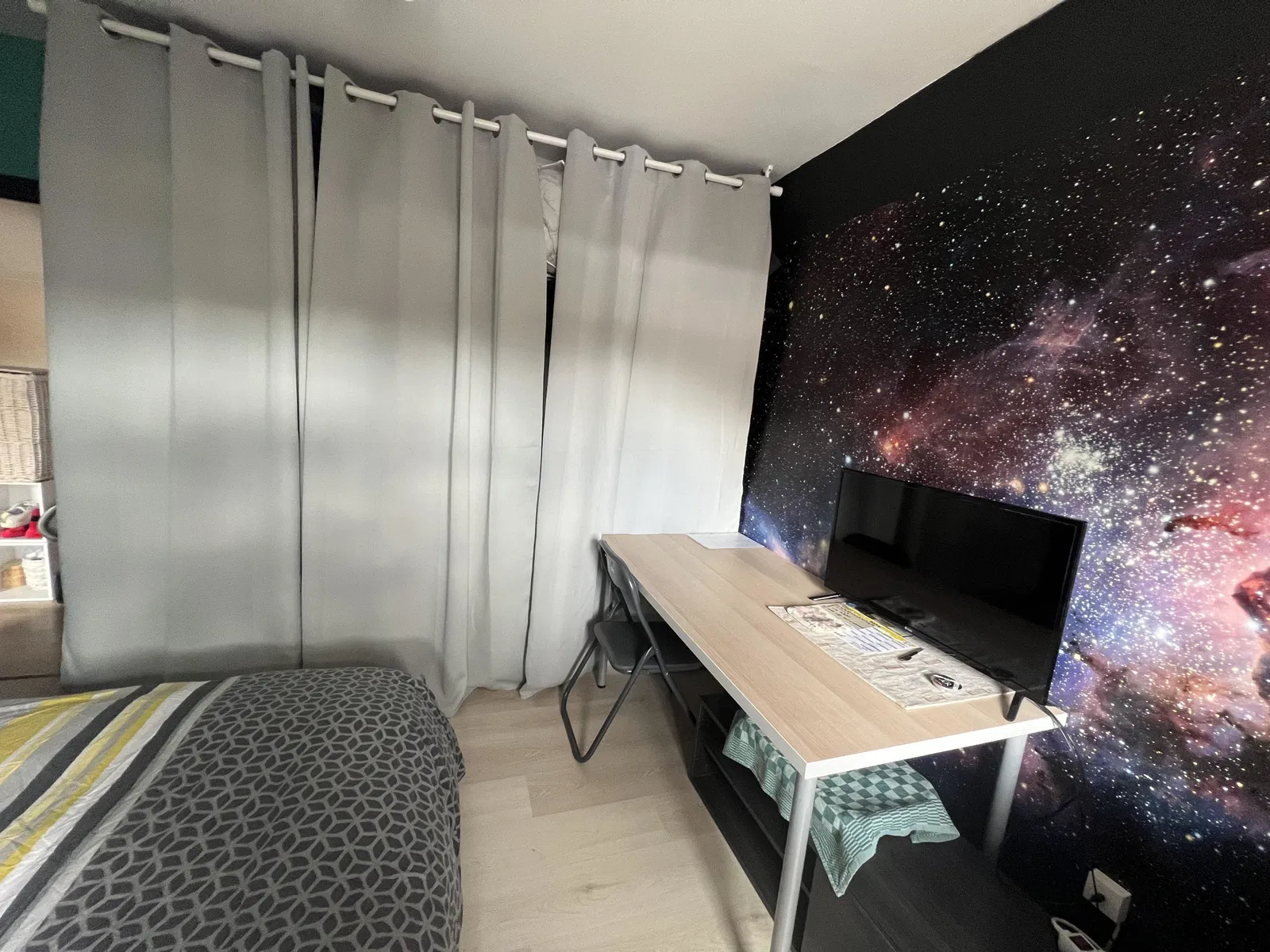 Room Rue Raymond Phelip in Les Andelys