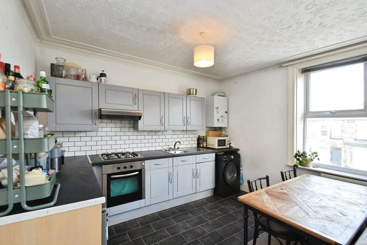 Flat Mayfield Grove in Harrogate