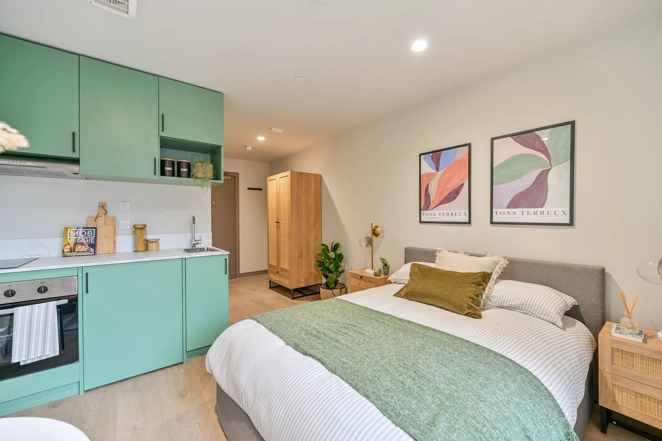 Flat Victoria Road in Greater London